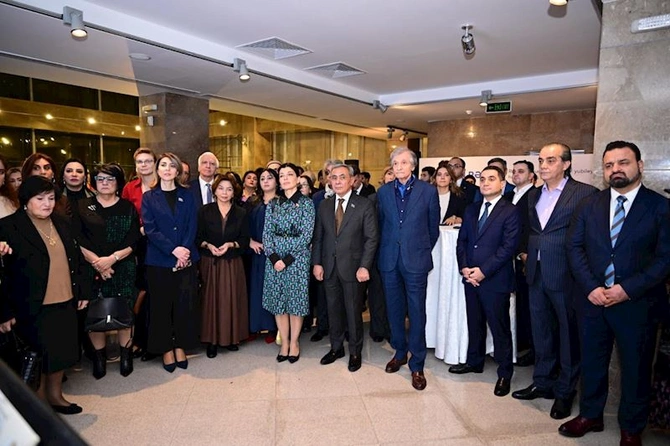Rəşid Behbudovun 110 illiyinə həsr olunan Səsin rəngi” sərgisi açılıb — FOTOLAR