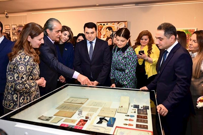 Rəşid Behbudovun 110 illiyinə həsr olunan Səsin rəngi” sərgisi açılıb — FOTOLAR