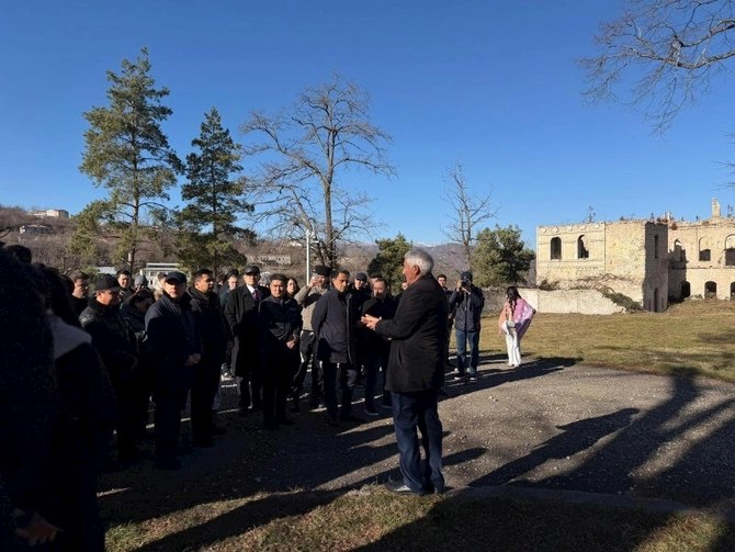 Özbəkistan nümayəndə heyəti Şuşa şəhəri ilə tanış olub — FOTOLAR Özbəkistan nümayəndə heyəti Şuşa şəhəri ilə tanış olub — FOTOLAR