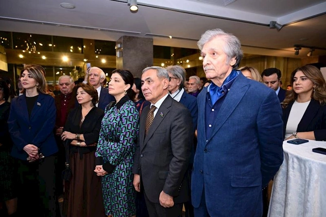 Rəşid Behbudovun 110 illiyinə həsr olunan Səsin rəngi” sərgisi açılıb — FOTOLAR