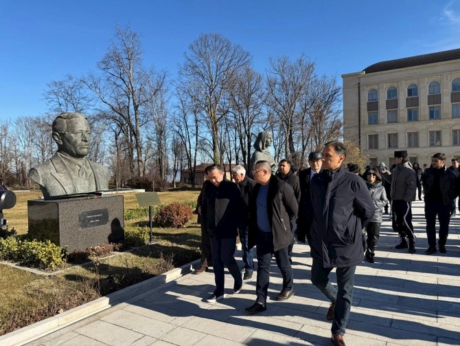 Özbəkistan nümayəndə heyəti Şuşa şəhəri ilə tanış olub — FOTOLAR Özbəkistan nümayəndə heyəti Şuşa şəhəri ilə tanış olub — FOTOLAR