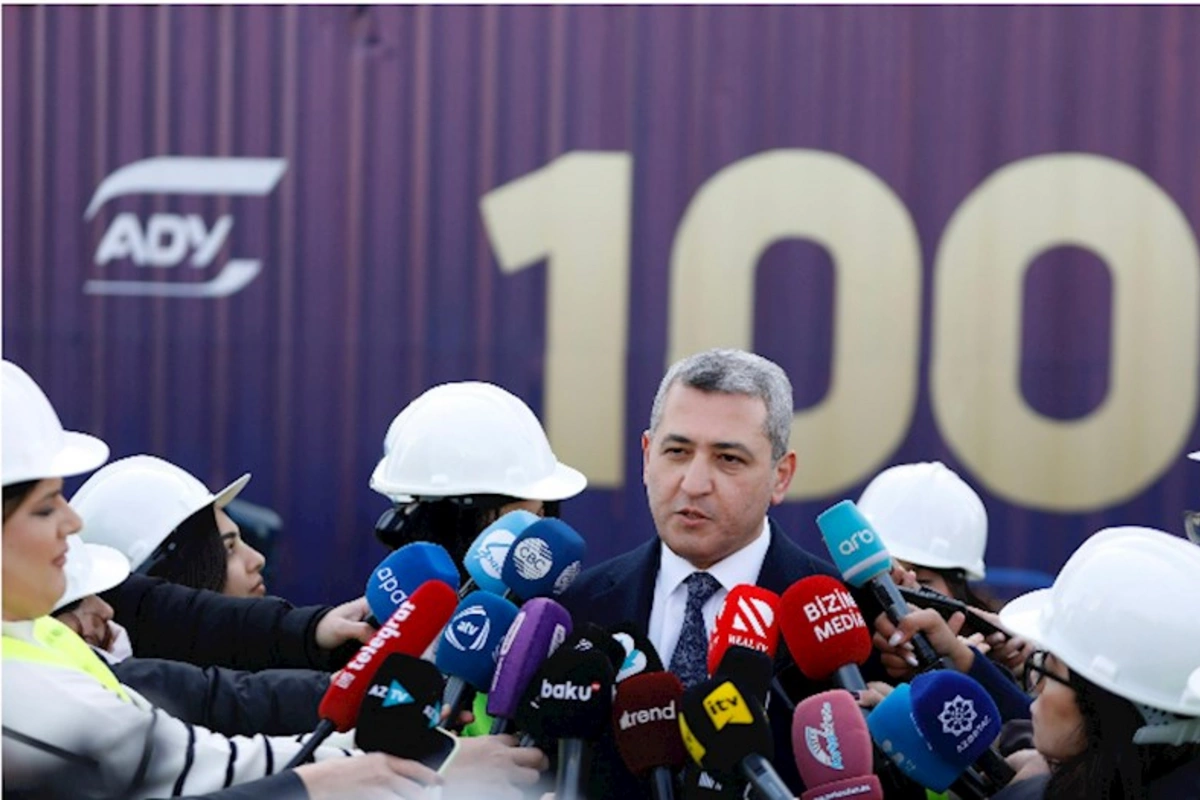 Bakı Limanında rekord nəticə: İllik konteyner aşırma tarixdə ilk dəfə 100 000 TEU-ya çatdı — FOTOLAR