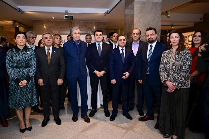 Rəşid Behbudovun 110 illiyinə həsr olunan Səsin rəngi” sərgisi açılıb — FOTOLAR
