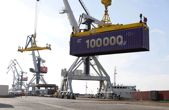 Bakı Limanında rekord nəticə: İllik konteyner aşırma tarixdə ilk dəfə 100 000 TEU-ya çatdı — FOTOLAR Bakı Limanında rekord nəticə: İllik konteyner aşırma tarixdə ilk dəfə 100 000 TEU-ya çatdı — FOTOLAR