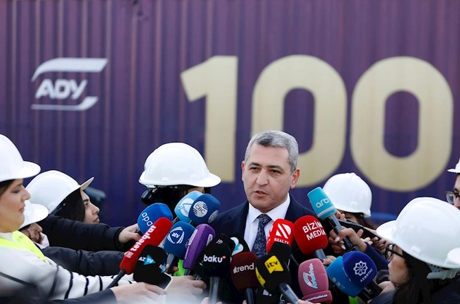 Bakı Limanında rekord nəticə: İllik konteyner aşırma tarixdə ilk dəfə 100 000 TEU-ya çatdı — FOTOLAR Bakı Limanında rekord nəticə: İllik konteyner aşırma tarixdə ilk dəfə 100 000 TEU-ya çatdı — FOTOLAR