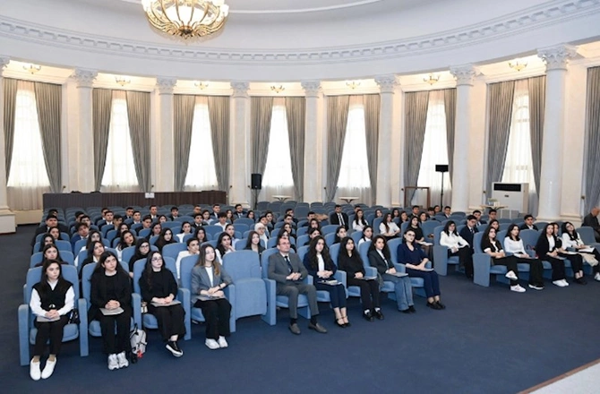 XİN-də Diplomatiya Könüllüləri qrupu ilə ilkin tanışlıq görüşü — FOTOLAR