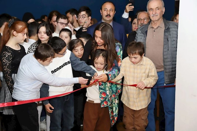 “Sevgi palitrası” – Beynəlxalq Əlillər Günü münasibətilə sərgi açılıb — FOTOLAR