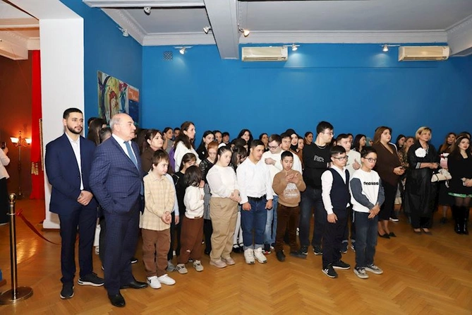 “Sevgi palitrası” – Beynəlxalq Əlillər Günü münasibətilə sərgi açılıb — FOTOLAR