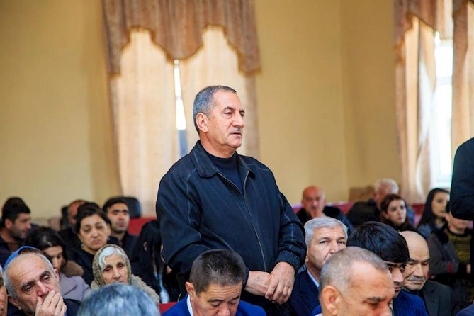 İcra başçısı kənd sakinləri ilə görüşdü — FOTOLAR