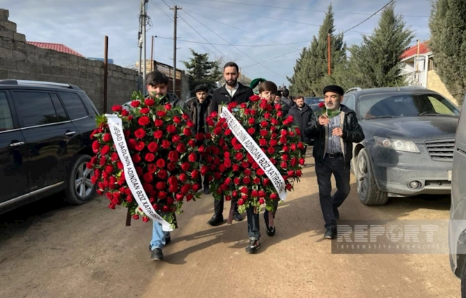 Rəşad Dağlı Kərimin dəfninə əklil göndərdi — FOTO Rəşad Dağlı Kərimin dəfninə əklil göndərdi — FOTO