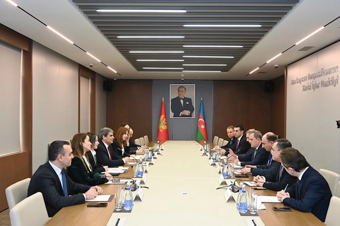 Ceyhun Bayramov monteneqrolu həmkarı ilə görüşdü — FOTOLAR Ceyhun Bayramov monteneqrolu həmkarı ilə görüşdü — FOTOLAR