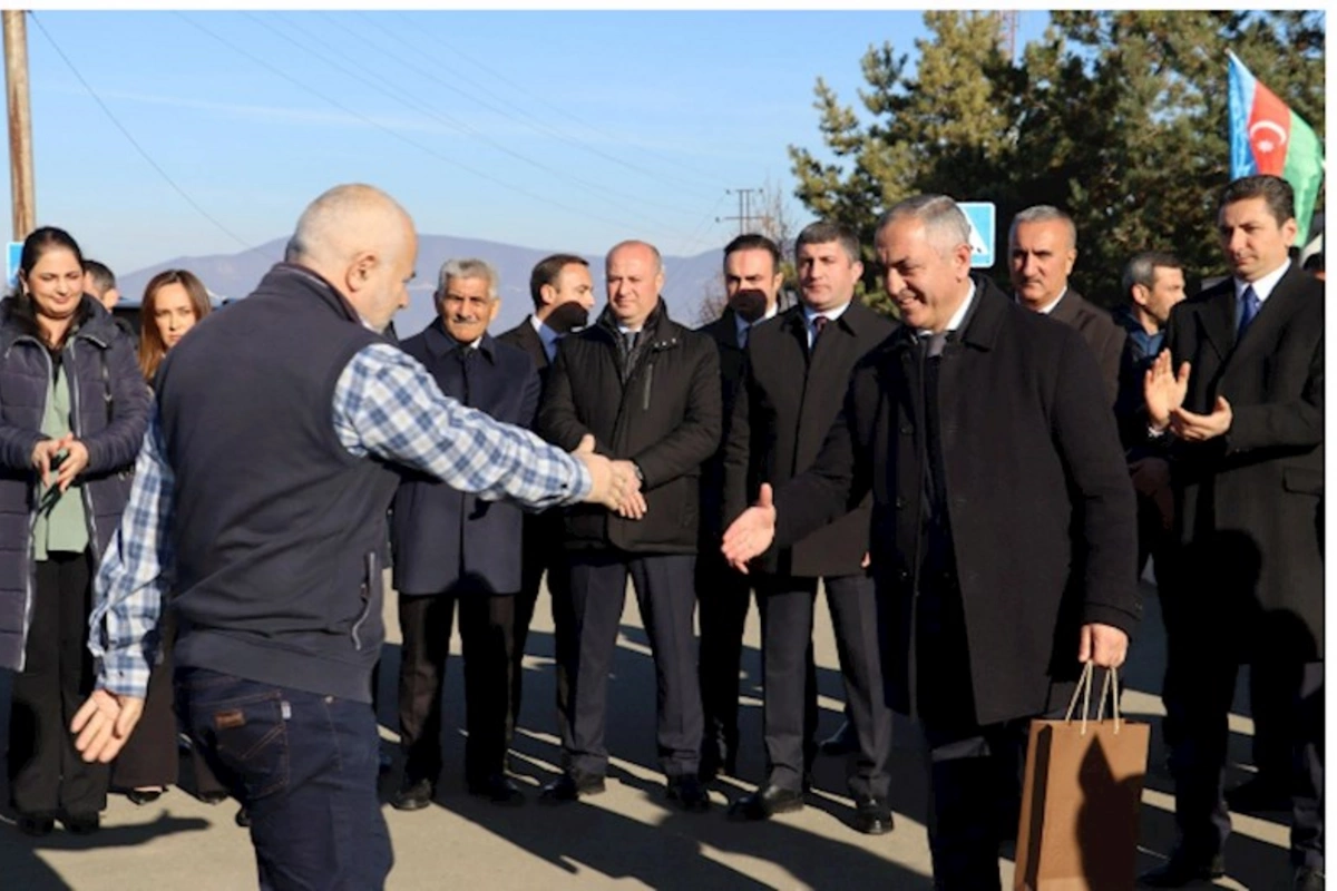 Köç karvanı Xankəndinin Kərkicahan qəsəbəsinə çatıb, açarlar təqdim olunub