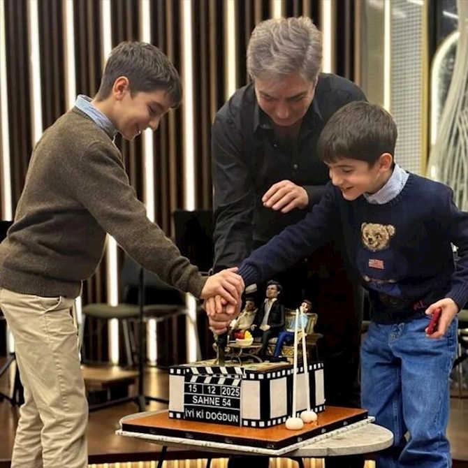 Polat Alemdar 54 yaşını qeyd edir — FOTOLAR Polat Alemdar 54 yaşını qeyd edir — FOTOLAR