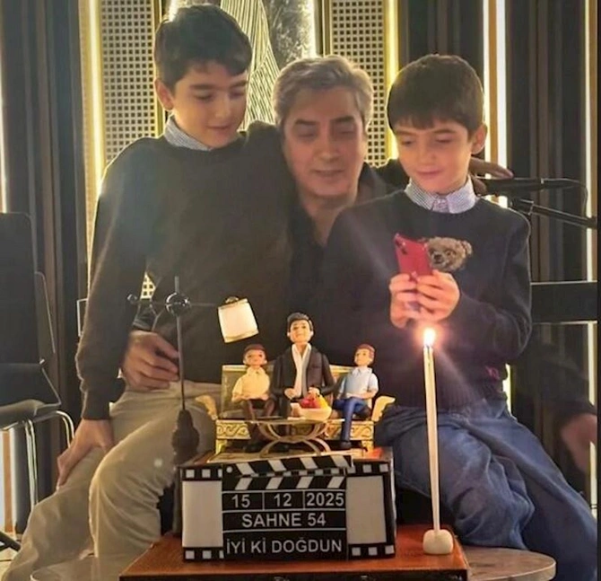 Polat Alemdar 54 yaşını qeyd edir — FOTOLAR Polat Alemdar 54 yaşını qeyd edir — FOTOLAR