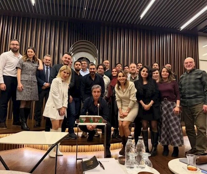 Polat Alemdar 54 yaşını qeyd edir — FOTOLAR Polat Alemdar 54 yaşını qeyd edir — FOTOLAR
