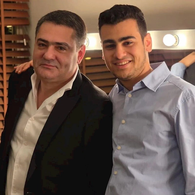 Tanınmış meyxanaçı ilk dəfə oğlu ilə fotosunu yaydı