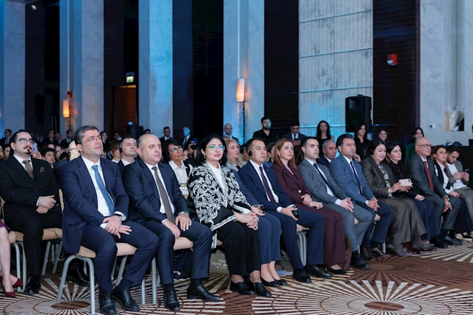 “Rəqəmsallaşma, Süni İntellekt və Media Savadlılığı” mövzusunda konfrans keçirilib — FOTOLAR