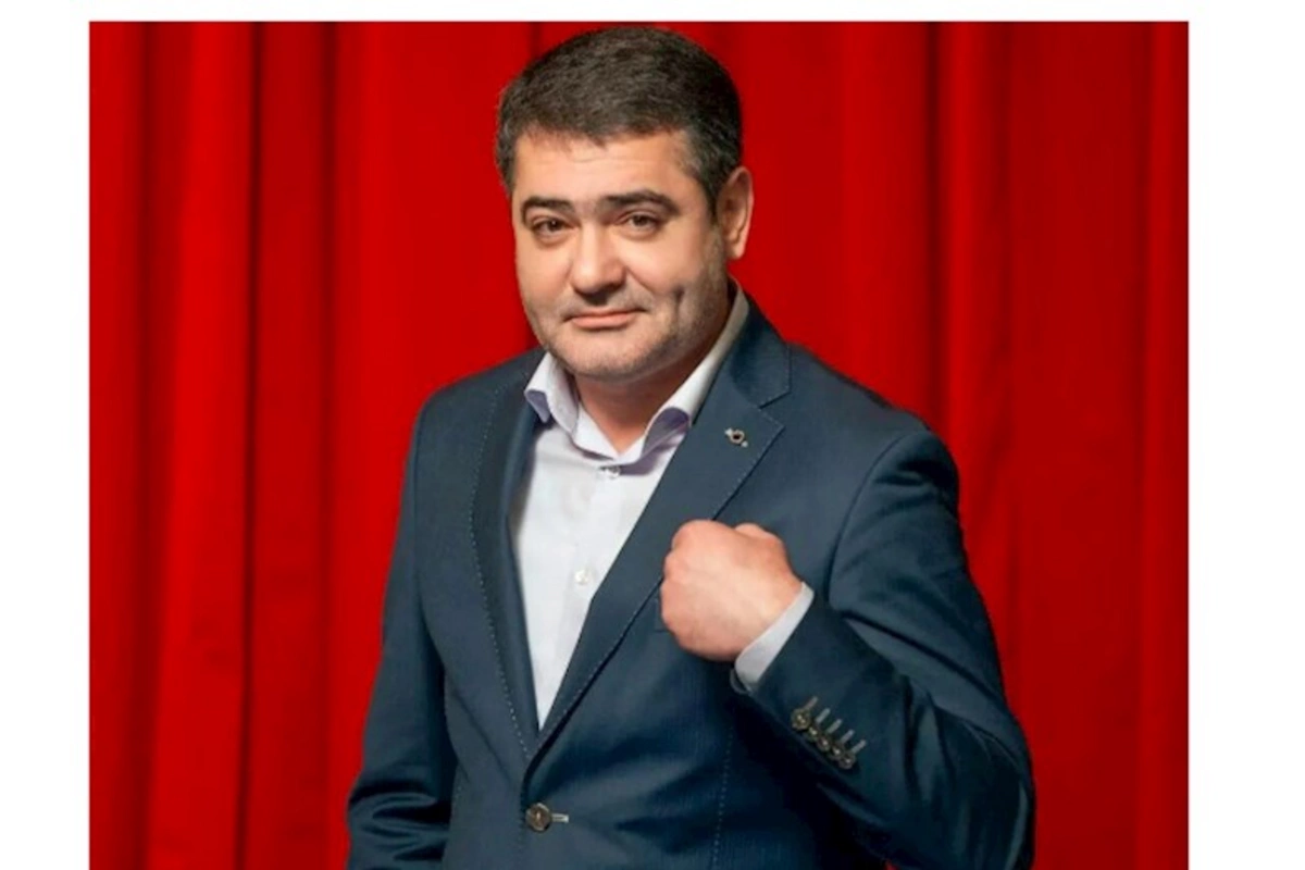 Tanınmış meyxanaçı ilk dəfə oğlu ilə fotosunu yaydı