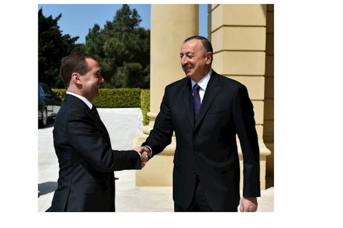 Medvedev İlham Əliyevi təbrik etdi
