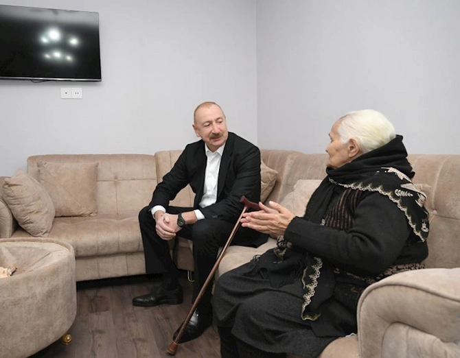 Prezident Xankəndinin Kərkicahan qəsəbəsinə səfər edib — FOTOLAR Prezident Xankəndinin Kərkicahan qəsəbəsinə səfər edib — FOTOLAR