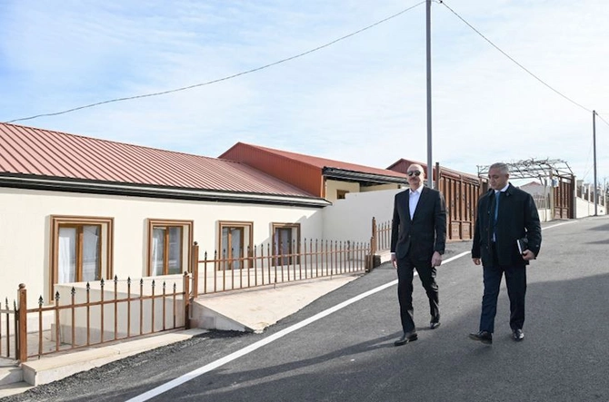 Prezident Xankəndinin Kərkicahan qəsəbəsinə səfər edib — FOTOLAR Prezident Xankəndinin Kərkicahan qəsəbəsinə səfər edib — FOTOLAR