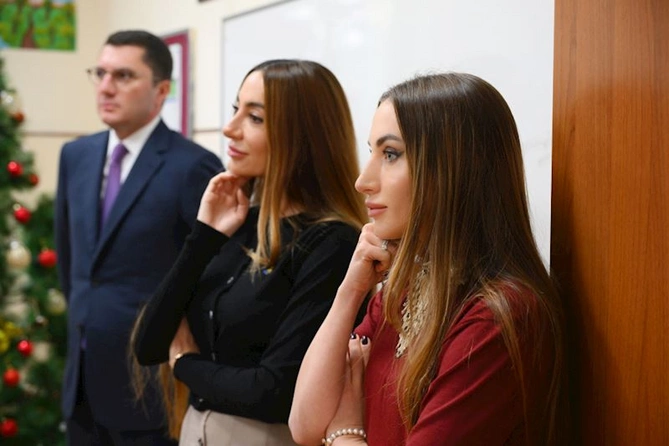 Prezidentin qızları və gəlini 5 nömrəli internat tipli xüsusi ümumtəhsil məktəbində olublar — FOTOLAR