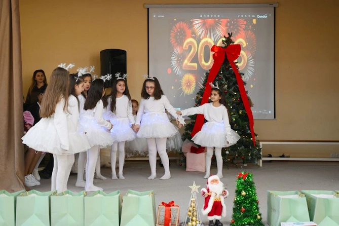 Prezidentin qızları və gəlini 5 nömrəli internat tipli xüsusi ümumtəhsil məktəbində olublar — FOTOLAR