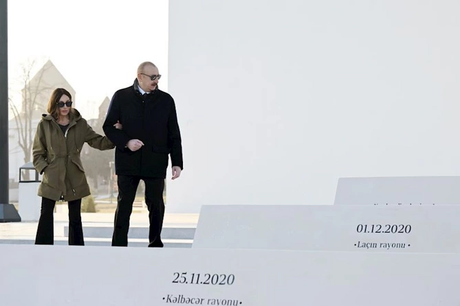Prezident və birinci xanım Xankəndidə Zəfər parkının açılışında iştirak etdi — FOTOLAR (YENİLƏNİB) Prezident və birinci xanım Xankəndidə Zəfər parkının açılışında iştirak etdi — FOTOLAR (YENİLƏNİB)
