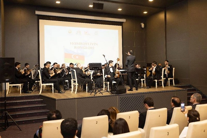 Gəncədə Həmrəyliyin rəngləri adlı sərgi açılıb — FOTOLAR