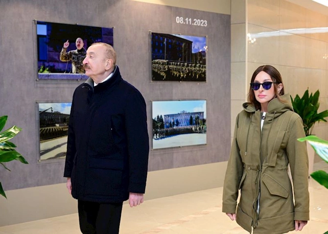 Prezident və birinci xanım Xankəndidə Zəfər parkının açılışında iştirak etdi — FOTOLAR (YENİLƏNİB) Prezident və birinci xanım Xankəndidə Zəfər parkının açılışında iştirak etdi — FOTOLAR (YENİLƏNİB)