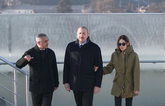 Prezident və birinci xanım Xankəndidə Zəfər parkının açılışında iştirak etdi — FOTOLAR (YENİLƏNİB) Prezident və birinci xanım Xankəndidə Zəfər parkının açılışında iştirak etdi — FOTOLAR (YENİLƏNİB)