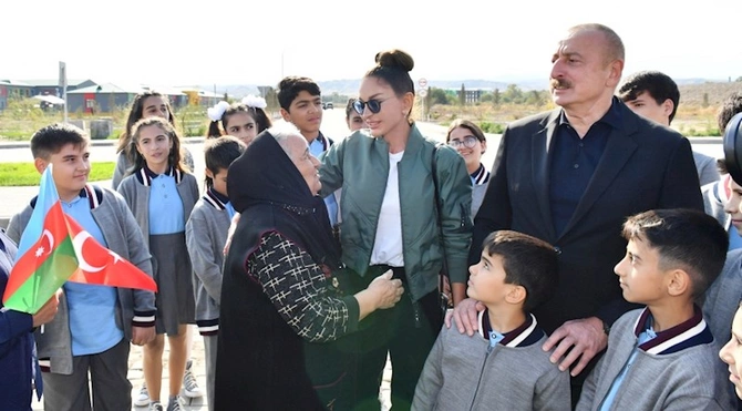 Hər bir vədini real addımları ilə təsdiqləyən Liderə xalqın sevgisi sonsuzdur