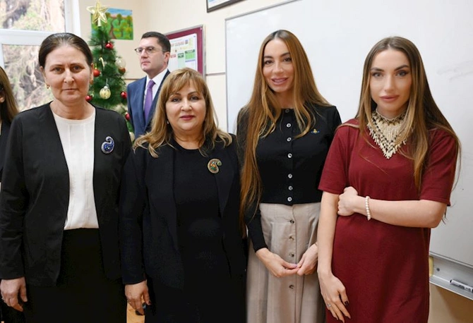 Prezidentin qızları və gəlini 5 nömrəli internat tipli xüsusi ümumtəhsil məktəbində olublar — FOTOLAR
