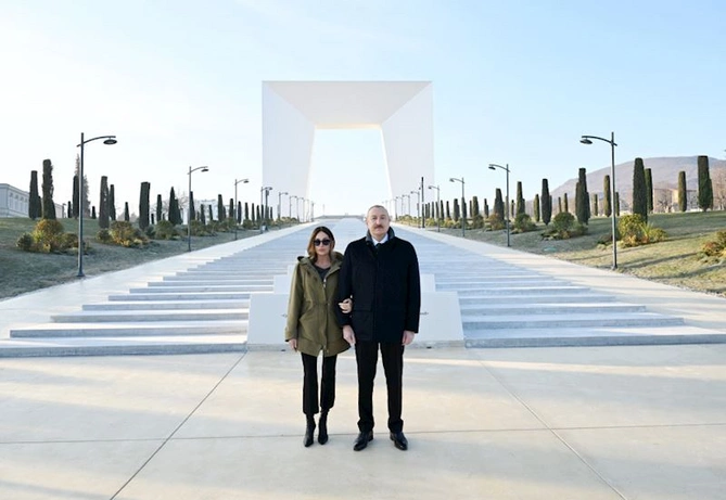Prezident və birinci xanım Xankəndidə Zəfər parkının açılışında iştirak etdi — FOTOLAR (YENİLƏNİB) Prezident və birinci xanım Xankəndidə Zəfər parkının açılışında iştirak etdi — FOTOLAR (YENİLƏNİB)