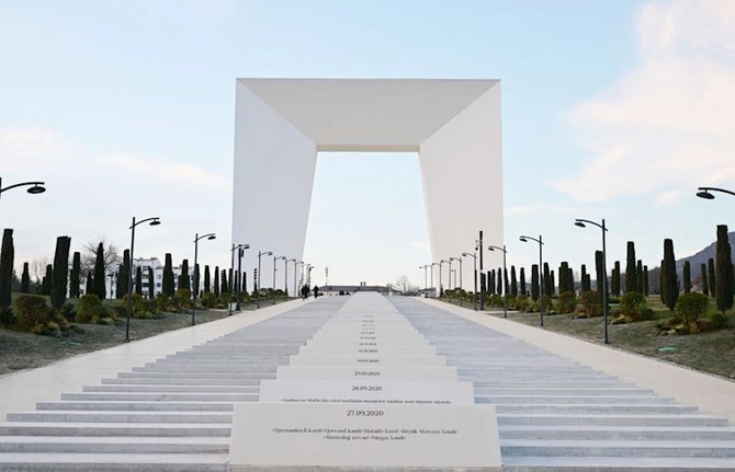 Prezident və birinci xanım Xankəndidə Zəfər parkının açılışında iştirak etdi — FOTOLAR (YENİLƏNİB) Prezident və birinci xanım Xankəndidə Zəfər parkının açılışında iştirak etdi — FOTOLAR (YENİLƏNİB)
