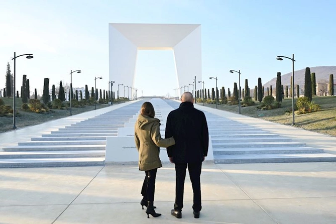 Prezident və birinci xanım Xankəndidə Zəfər parkının açılışında iştirak etdi — FOTOLAR (YENİLƏNİB) Prezident və birinci xanım Xankəndidə Zəfər parkının açılışında iştirak etdi — FOTOLAR (YENİLƏNİB)