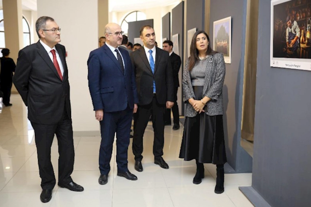 Gəncədə Həmrəyliyin rəngləri adlı sərgi açılıb — FOTOLAR