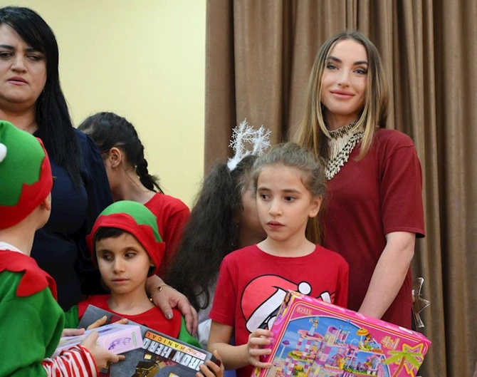 Prezidentin qızları və gəlini 5 nömrəli internat tipli xüsusi ümumtəhsil məktəbində olublar — FOTOLAR