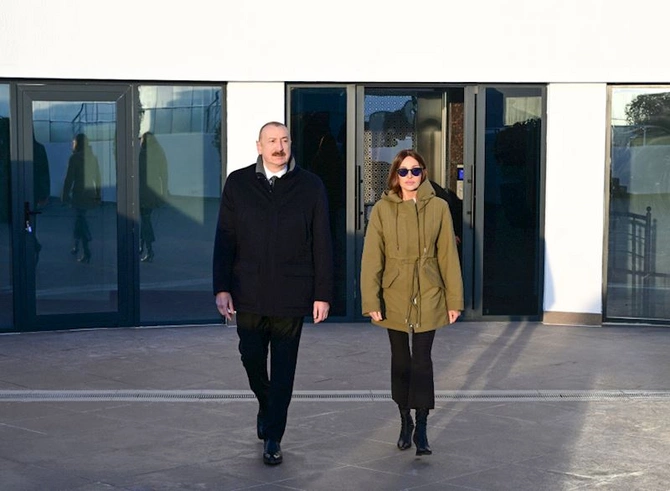 Prezident və birinci xanım Xankəndidə Zəfər parkının açılışında iştirak etdi — FOTOLAR (YENİLƏNİB) Prezident və birinci xanım Xankəndidə Zəfər parkının açılışında iştirak etdi — FOTOLAR (YENİLƏNİB)