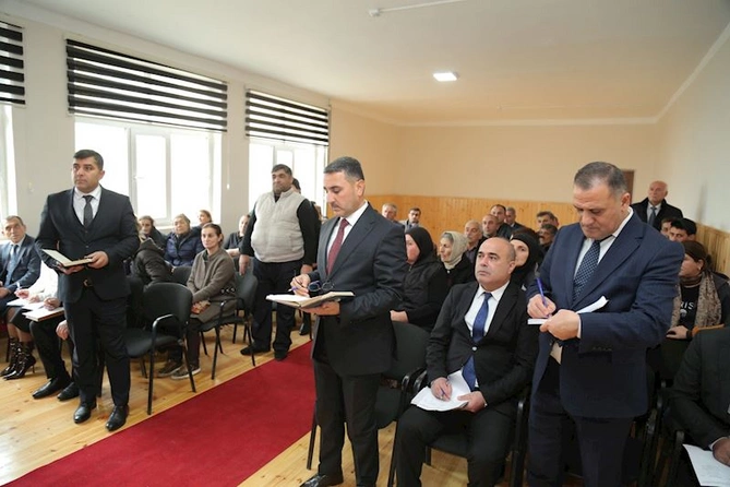 Sevindik Hətəmov Hacıqabul şəhərində səyyar qəbul keçirib — FOTOLAR Sevindik Hətəmov Hacıqabul şəhərində səyyar qəbul keçirib — FOTOLAR