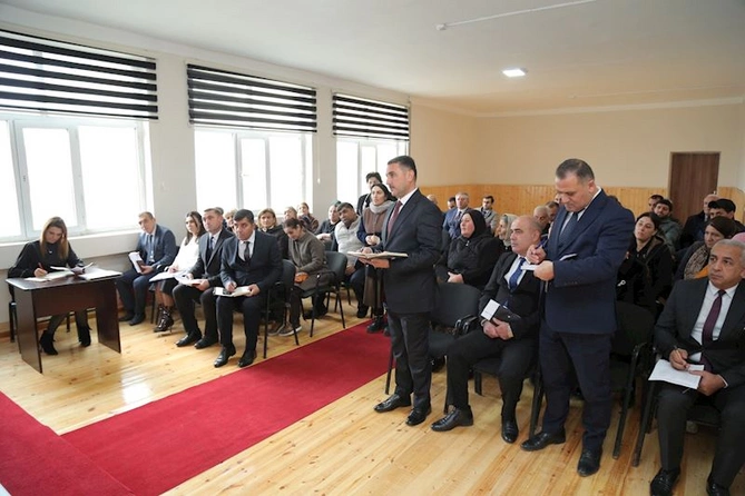 Sevindik Hətəmov Hacıqabul şəhərində səyyar qəbul keçirib — FOTOLAR Sevindik Hətəmov Hacıqabul şəhərində səyyar qəbul keçirib — FOTOLAR