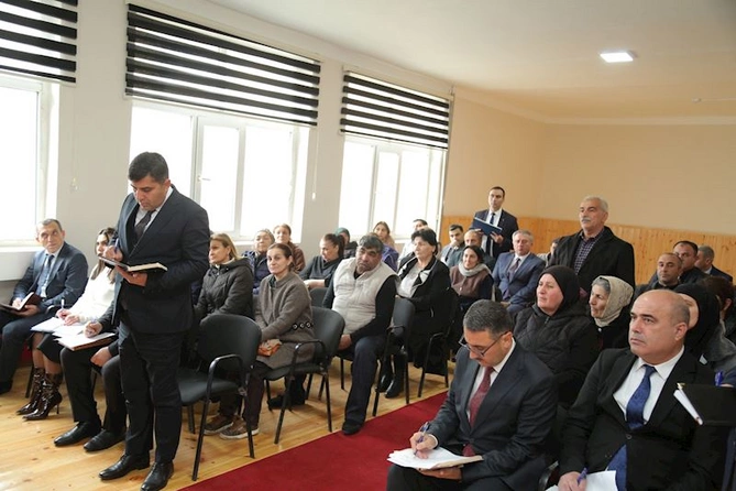 Sevindik Hətəmov Hacıqabul şəhərində səyyar qəbul keçirib — FOTOLAR Sevindik Hətəmov Hacıqabul şəhərində səyyar qəbul keçirib — FOTOLAR