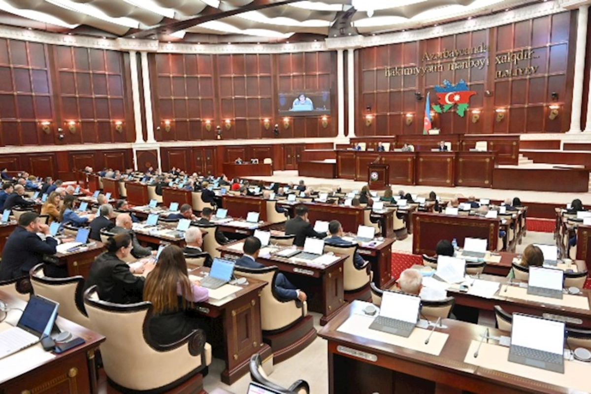 Milli Məclisin iclası başladı