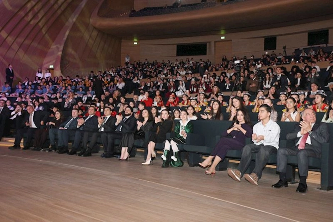 Leyla Əliyeva və Alyona Əliyeva mükafatlandırma mərasimində iştirak ediblər — FOTOLAR