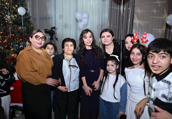 Heydər Əliyev Fondu uşaqlar üçün bayram şənliyi təşkil edib — FOTOLAR Heydər Əliyev Fondu uşaqlar üçün bayram şənliyi təşkil edib — FOTOLAR