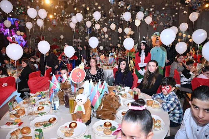 Heydər Əliyev Fondu uşaqlar üçün bayram şənliyi təşkil edib — FOTOLAR Heydər Əliyev Fondu uşaqlar üçün bayram şənliyi təşkil edib — FOTOLAR