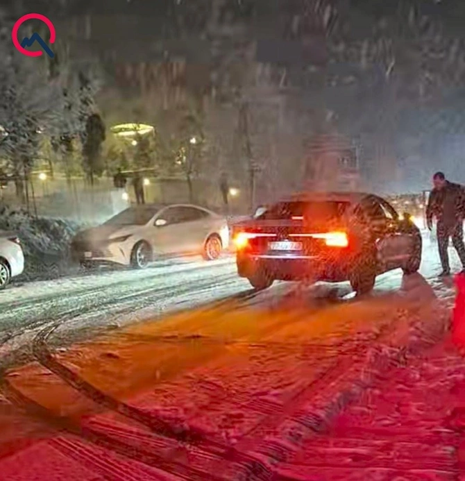 Hacıkənddə yollar buz bağladı — FOTOLAR Hacıkənddə yollar buz bağladı — FOTOLAR
