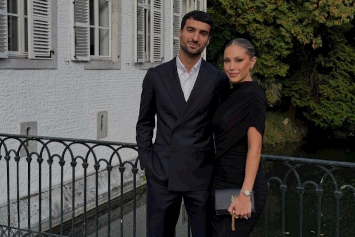 Mahir Emreli sevgilisi ilə...— FOTO