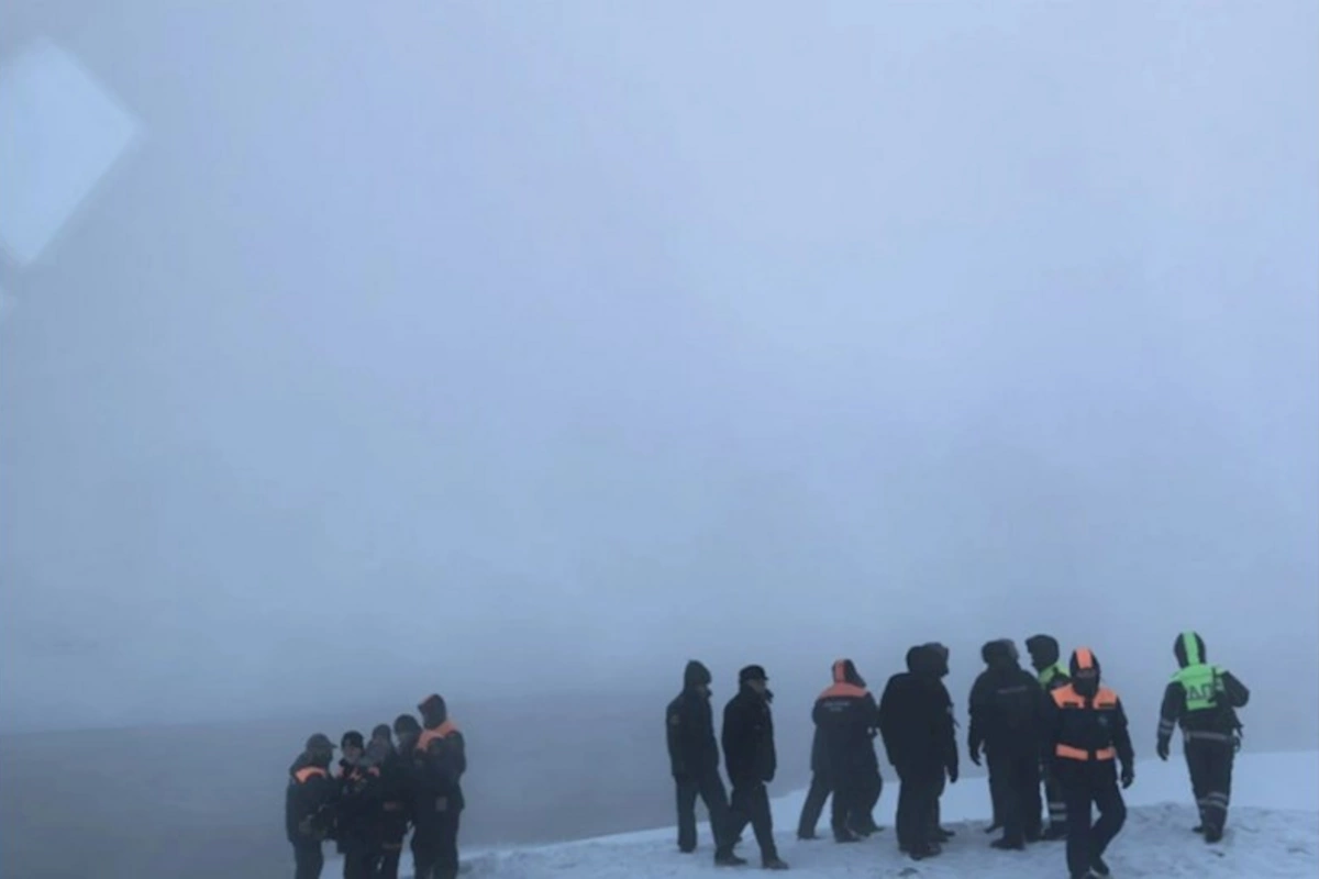 Yakutskda avtomobil buzun altına düşüb, iki nəfər ölüb