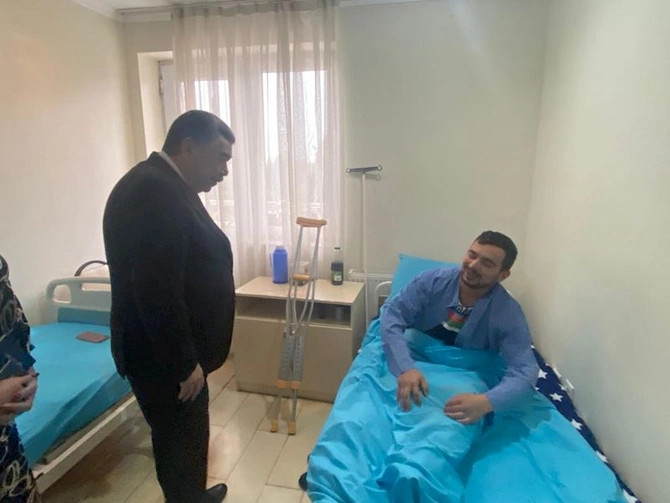 Rüstəm Xəlilov şəhid anasını və Vətən müharibəsi qazilərini ziyarət etdi — FOTOLAR Rüstəm Xəlilov şəhid anasını və Vətən müharibəsi qazilərini ziyarət etdi — FOTOLAR